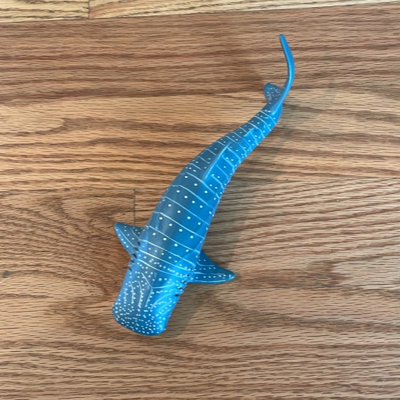 Solid Whale shark and dolphin - Picture 6 of 12